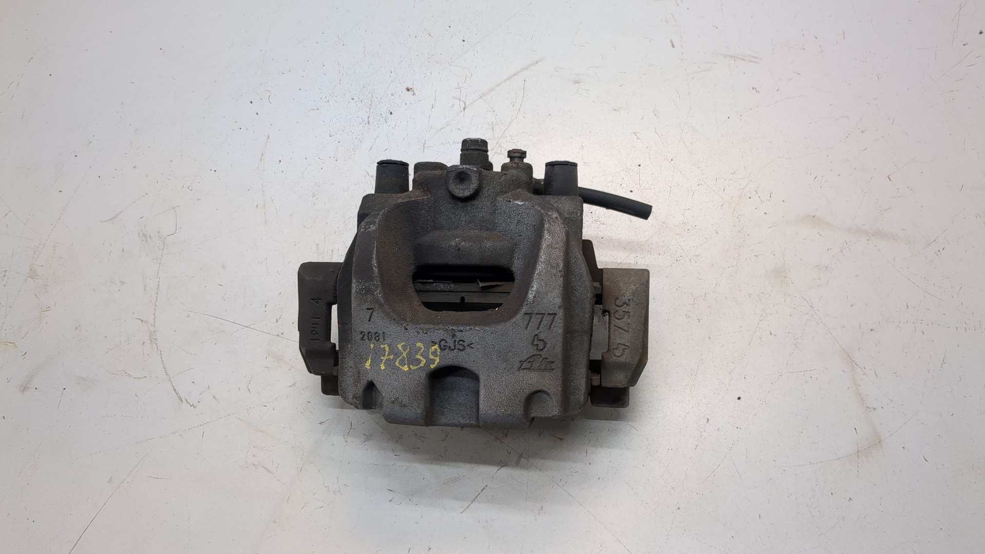 Суппорт передний левый