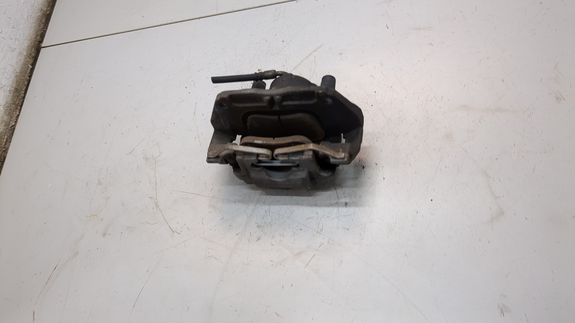 Суппорт передний левый