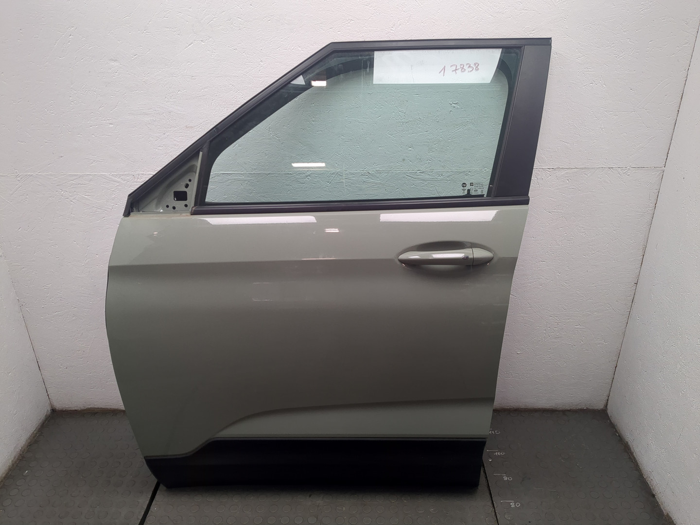 Дверь передняя левая