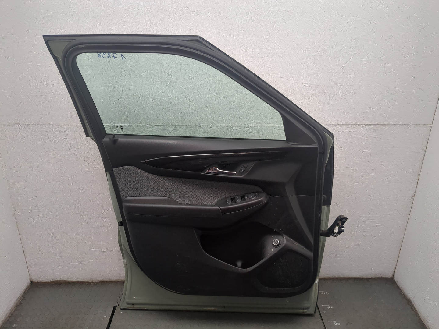 Дверь передняя левая