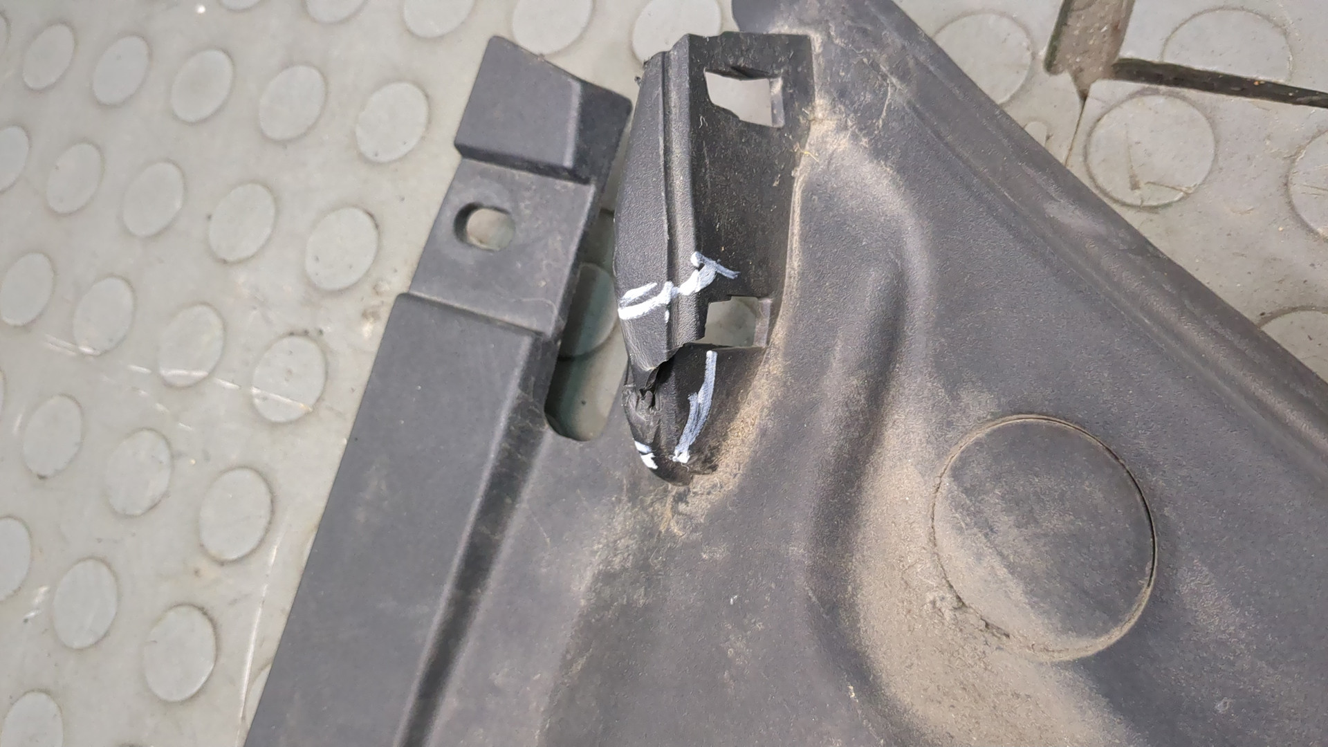 Решетка стеклоочистителей (Жабо)