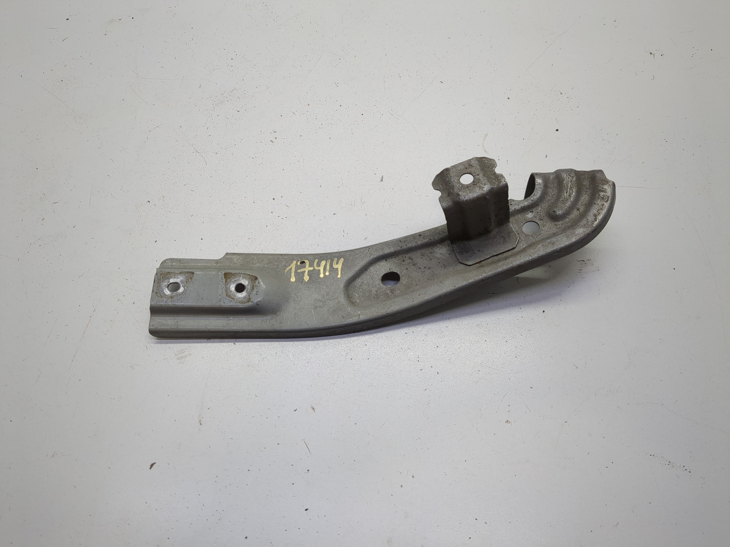 Кронштейн крепления крыла