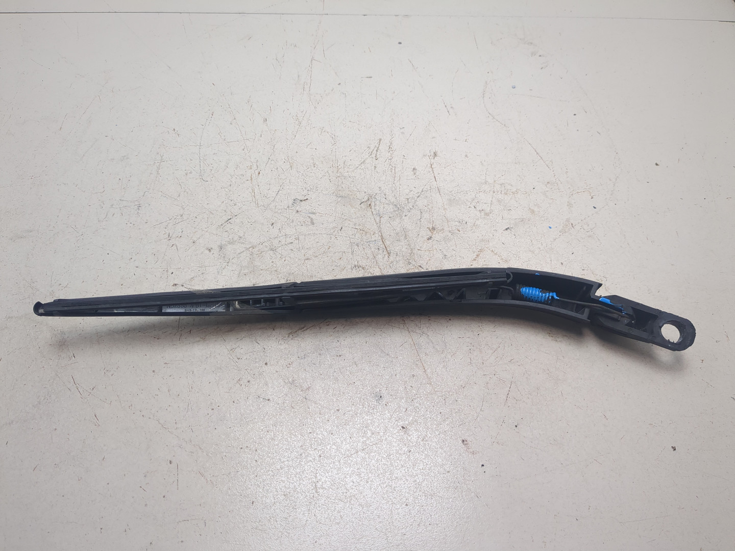 Поводок стеклоочистителя заднего