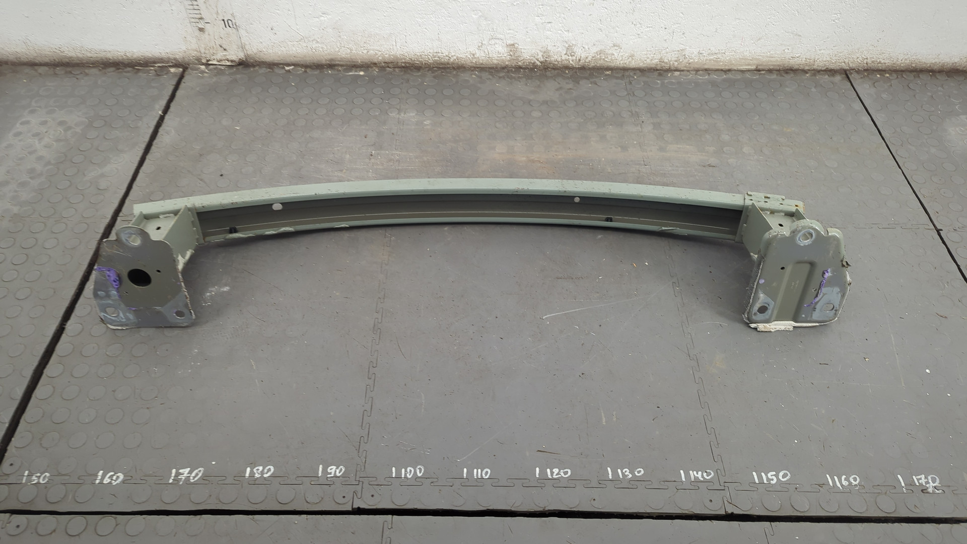 Усилитель заднего бампера