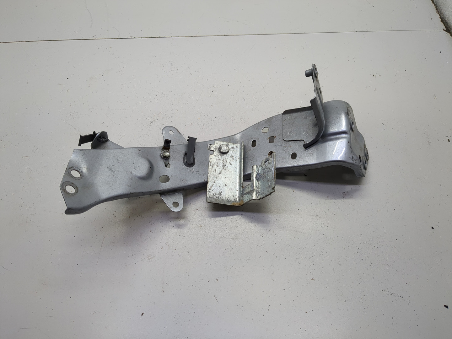 Кронштейн крепления крыла