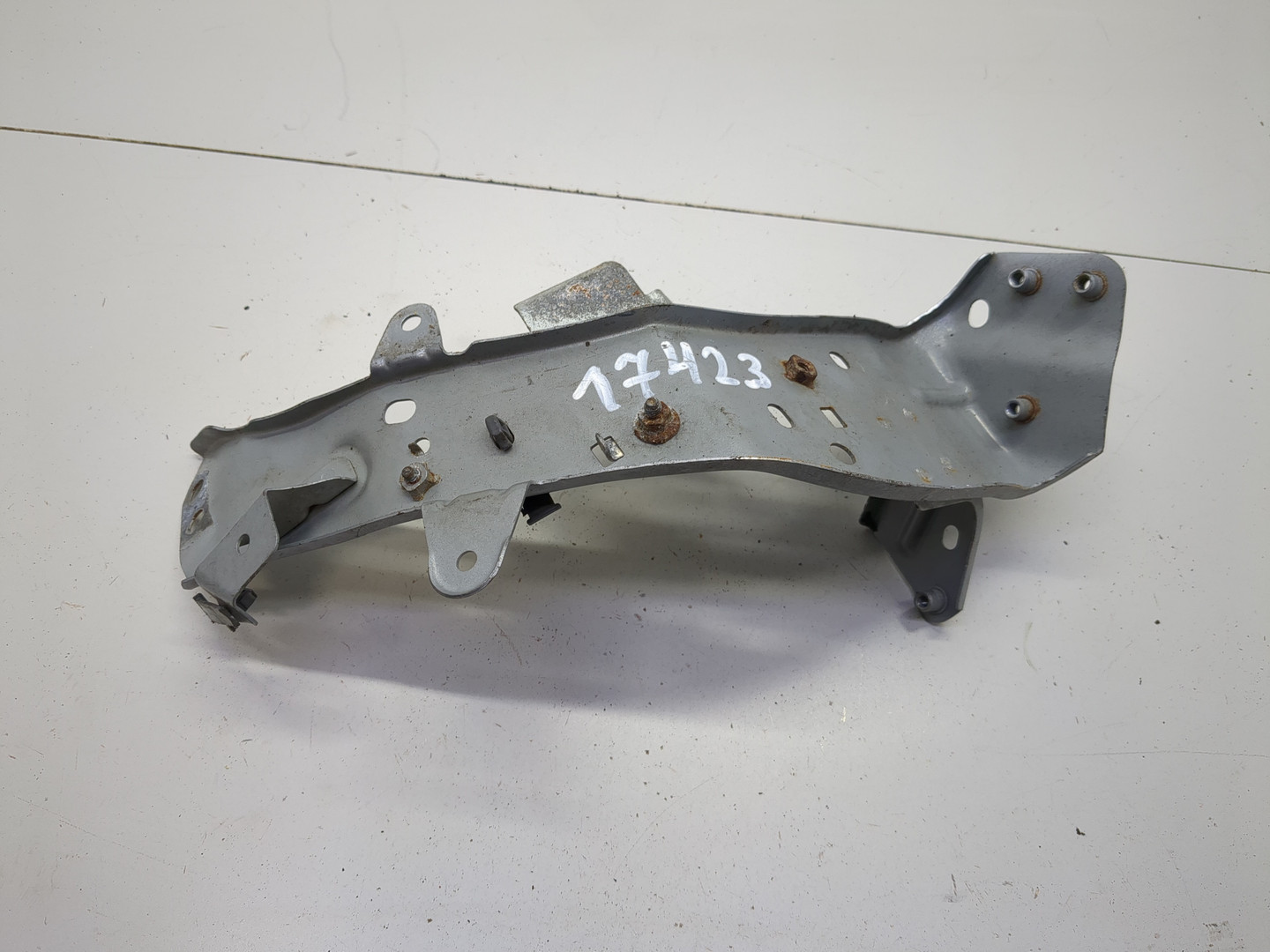 Кронштейн крепления крыла