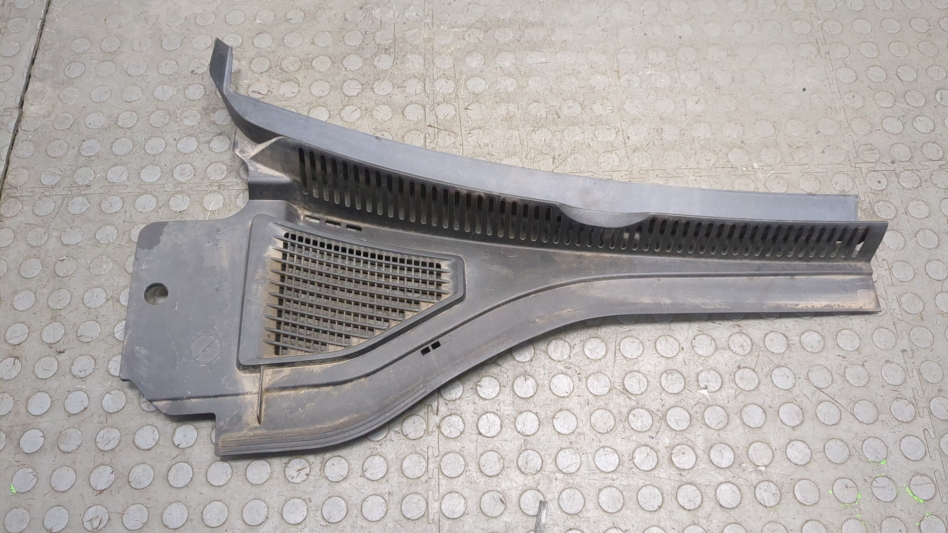 Решетка стеклоочистителей (Жабо)