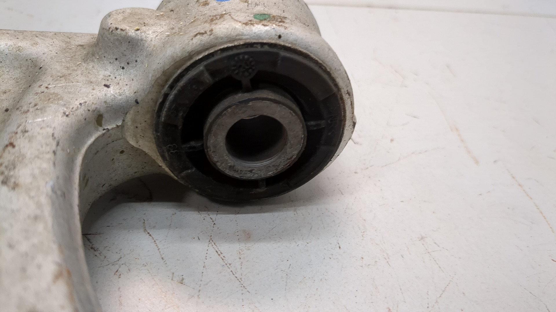 Рычаг передний левый