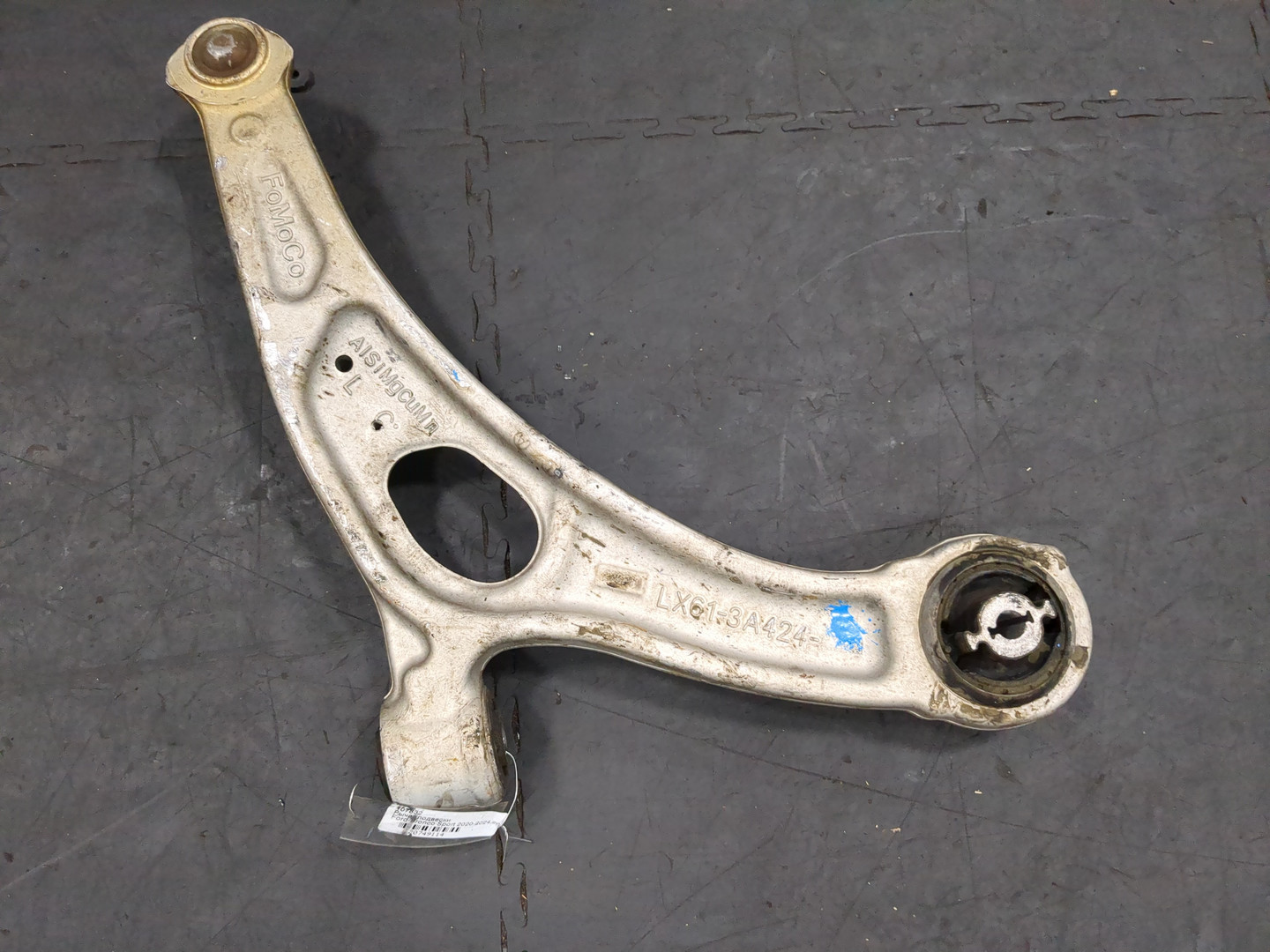 Рычаг передний левый