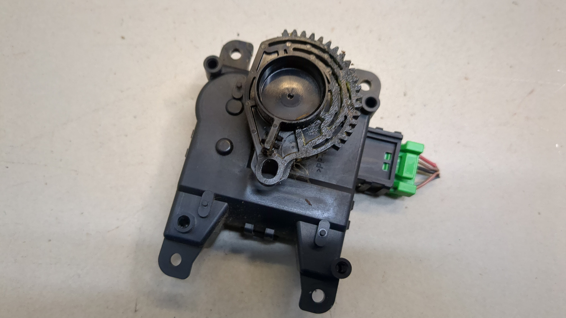 Моторчик заслонки печки