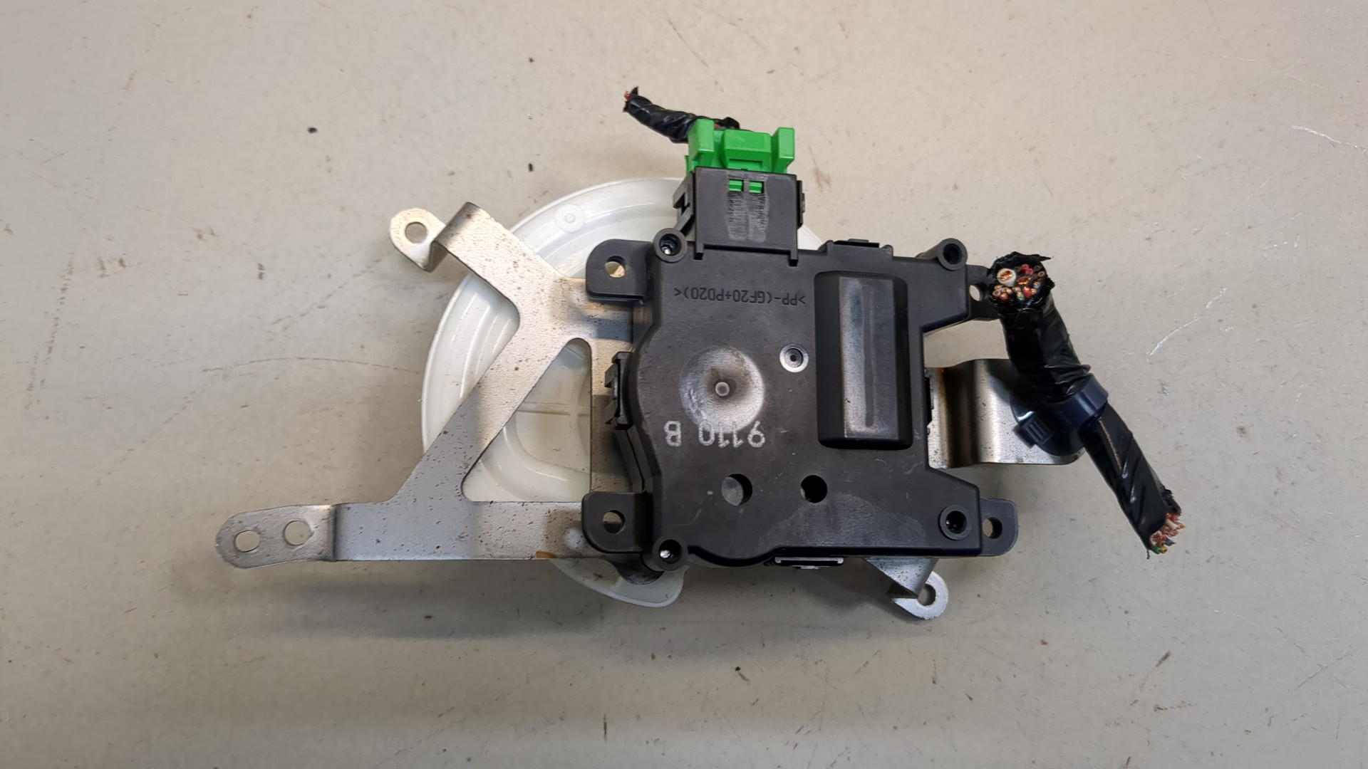 Моторчик заслонки печки