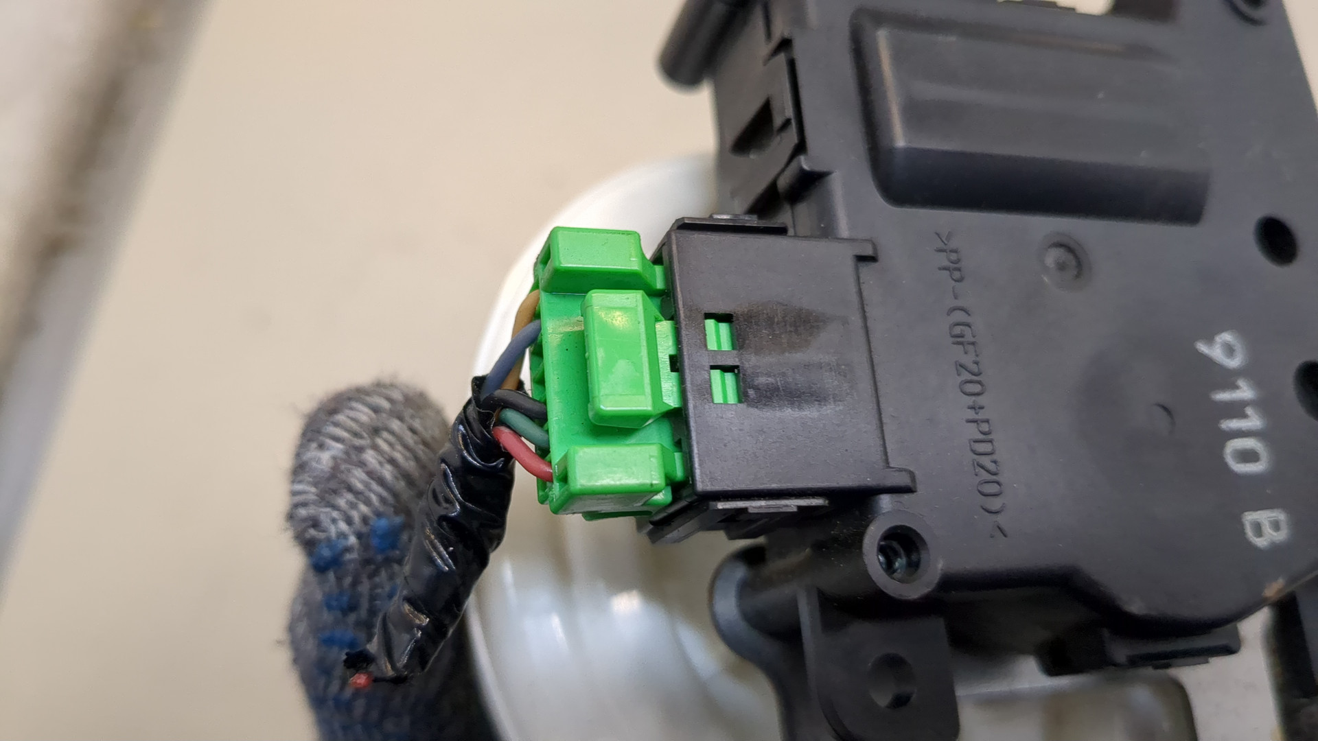 Моторчик заслонки печки