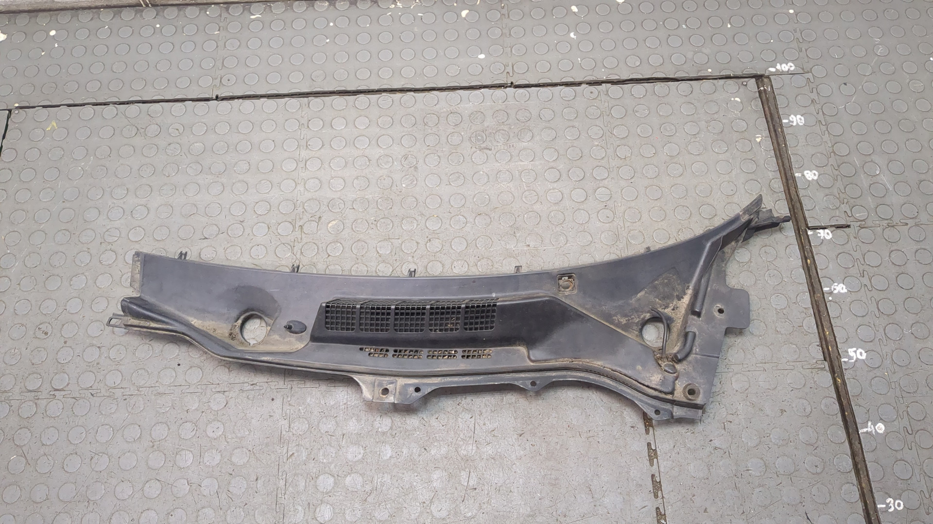 Решетка стеклоочистителей (Жабо)