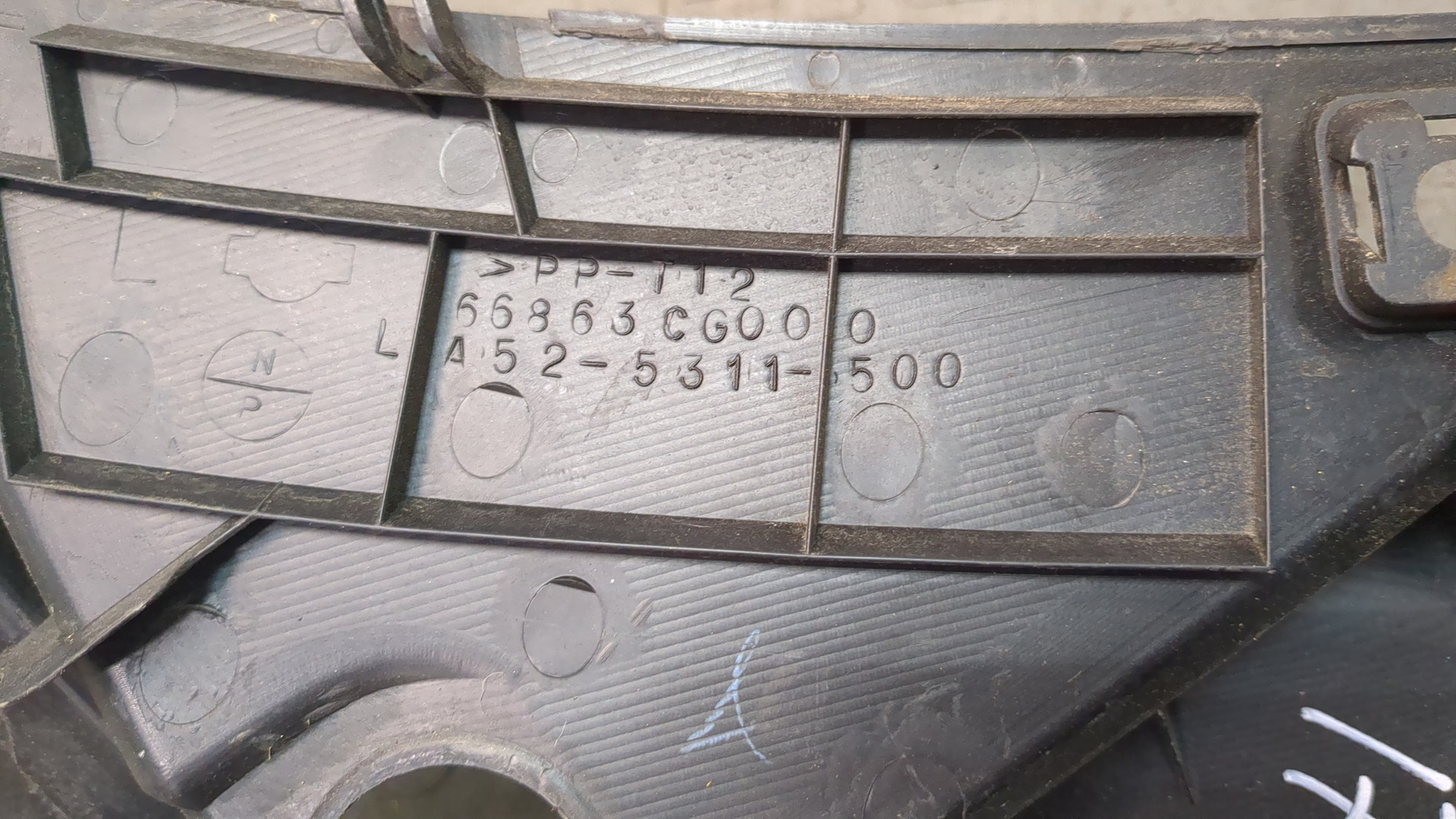 Решетка стеклоочистителей (Жабо)