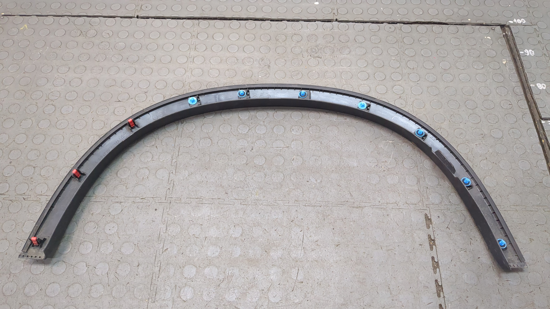 Накладка заднего крыла левого