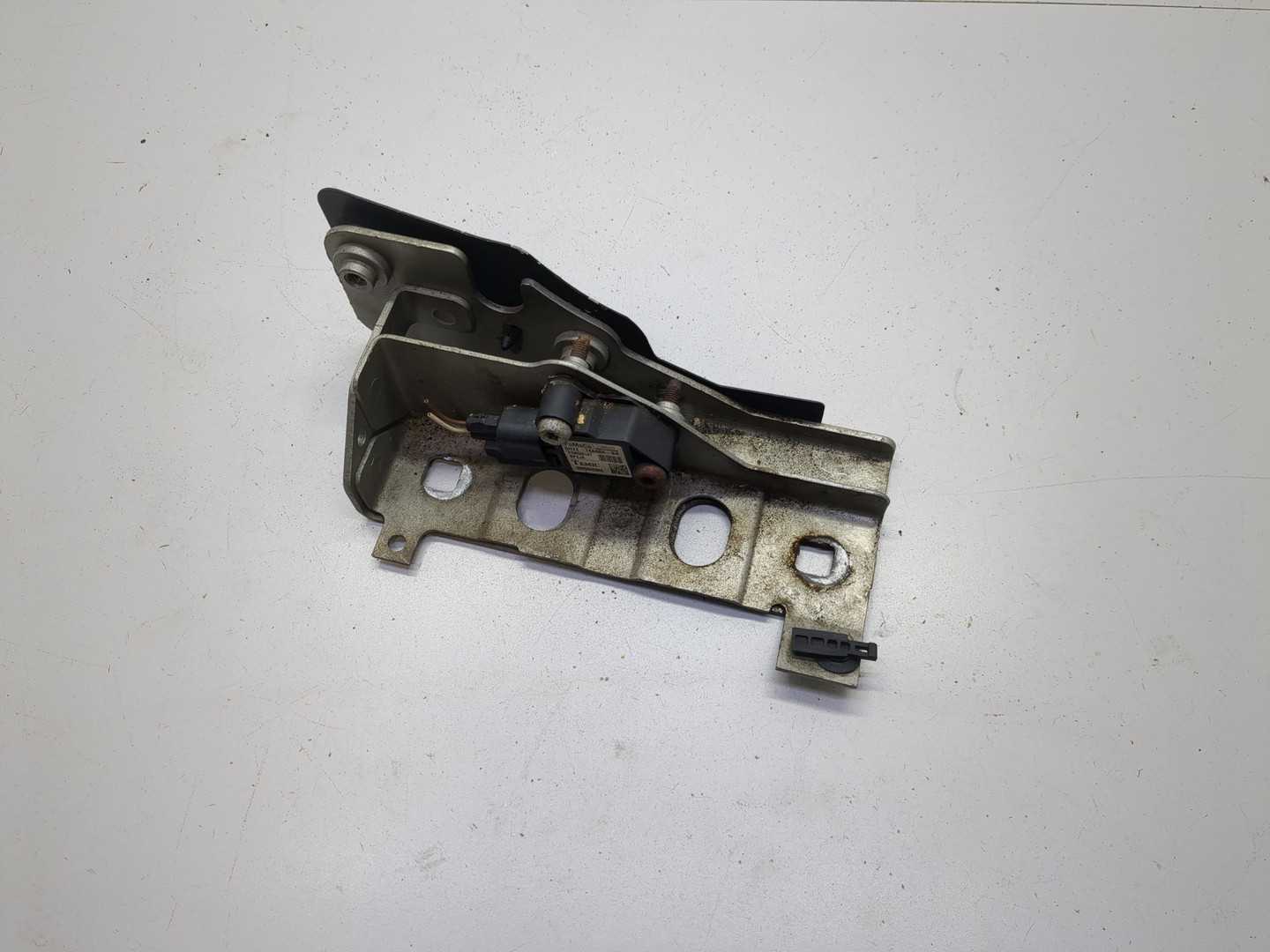 Кронштейн крепления крыла