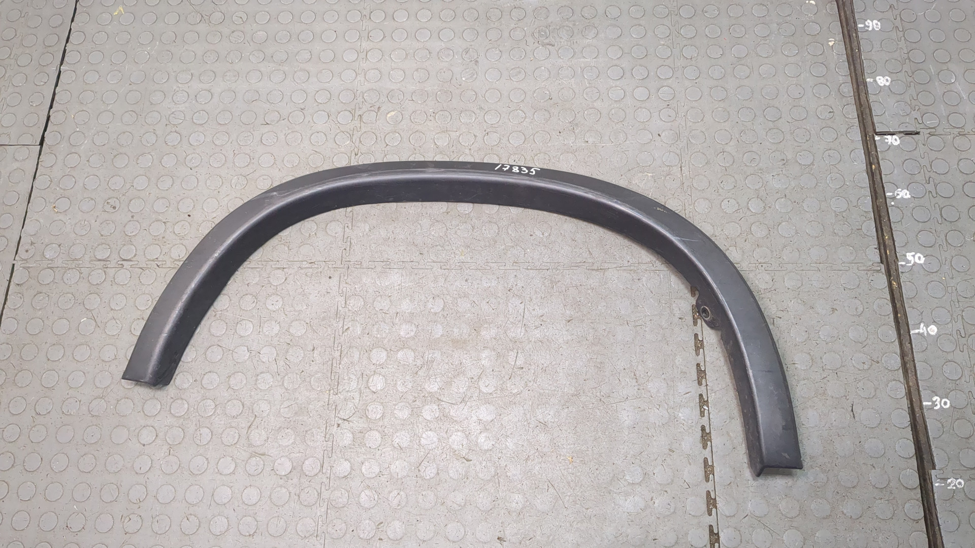Молдинг заднего крыла правого