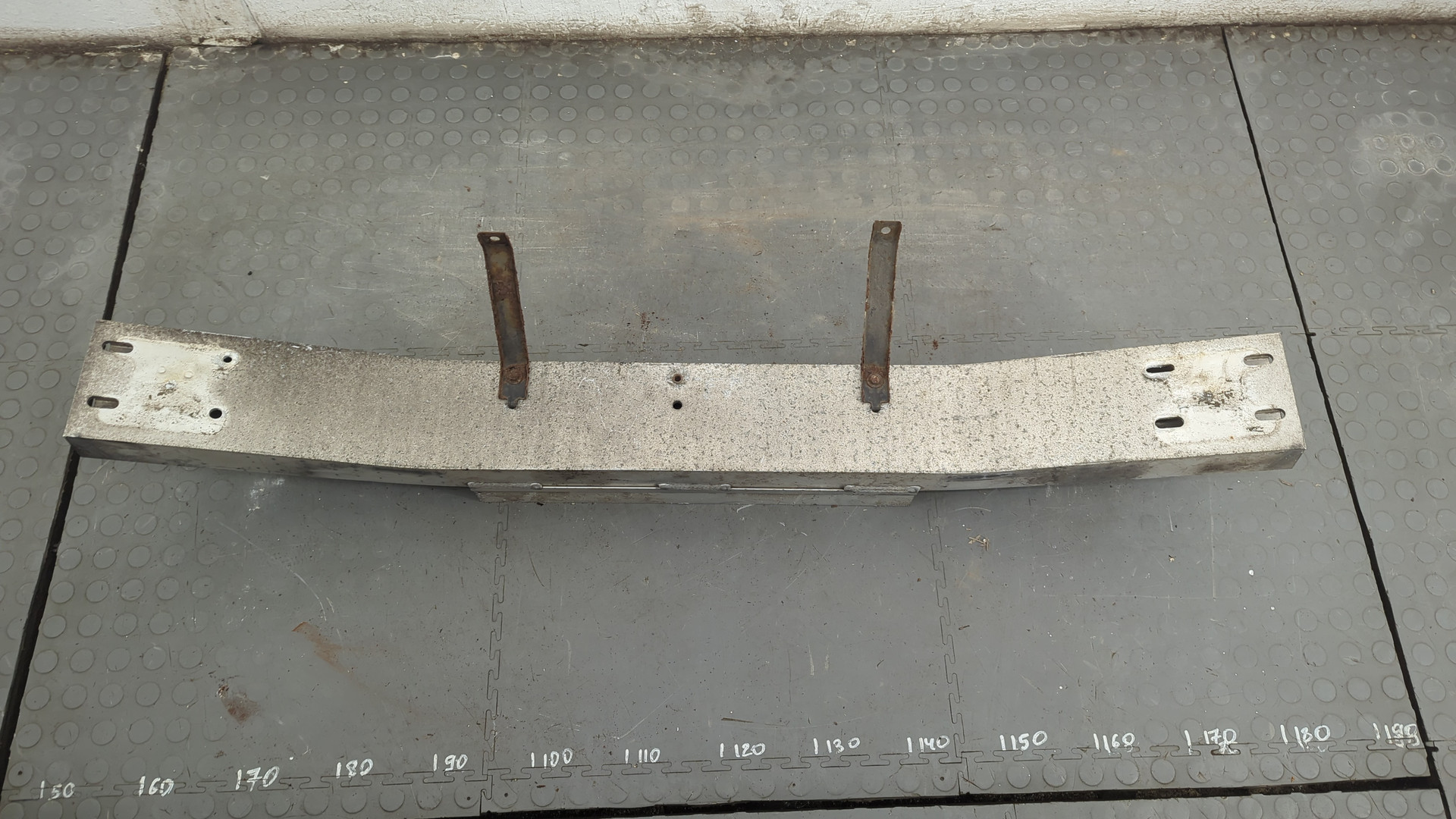 Усилитель заднего бампера