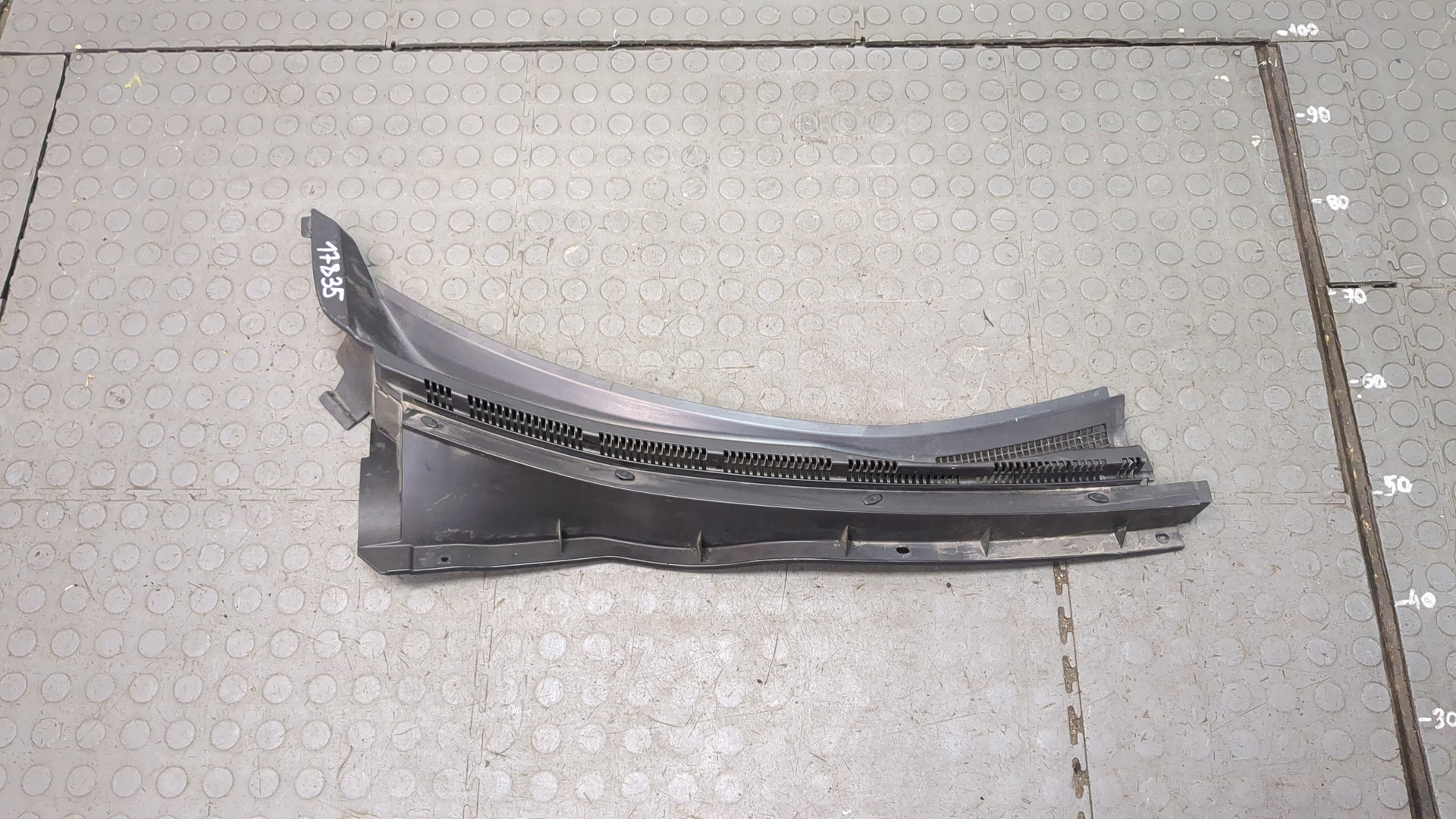 Решетка стеклоочистителей (Жабо)