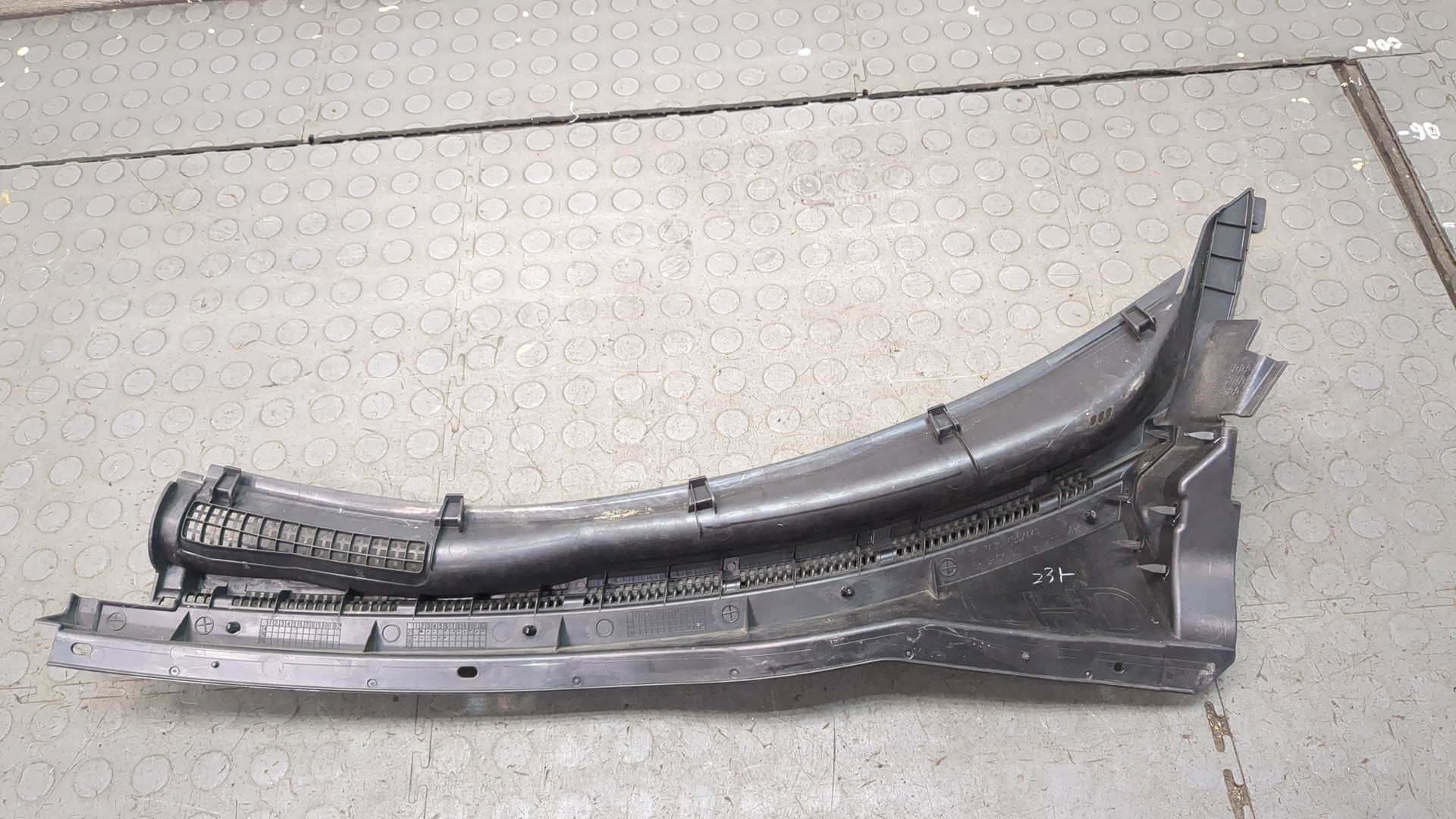 Решетка стеклоочистителей (Жабо)