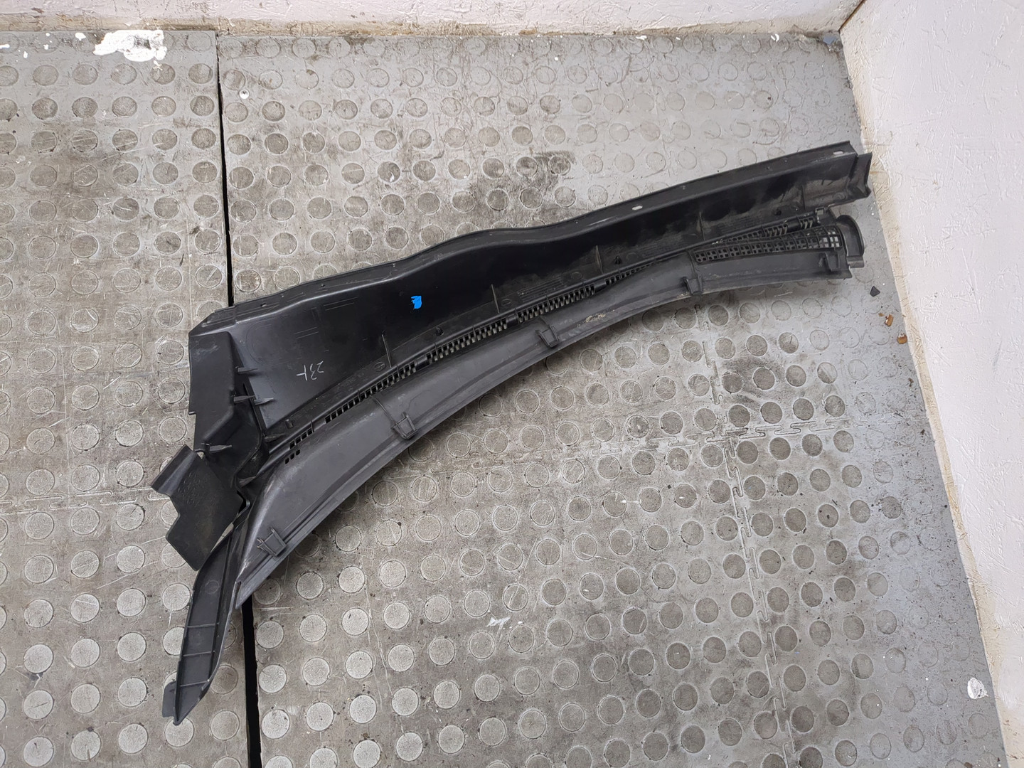 Решетка стеклоочистителей (Жабо)