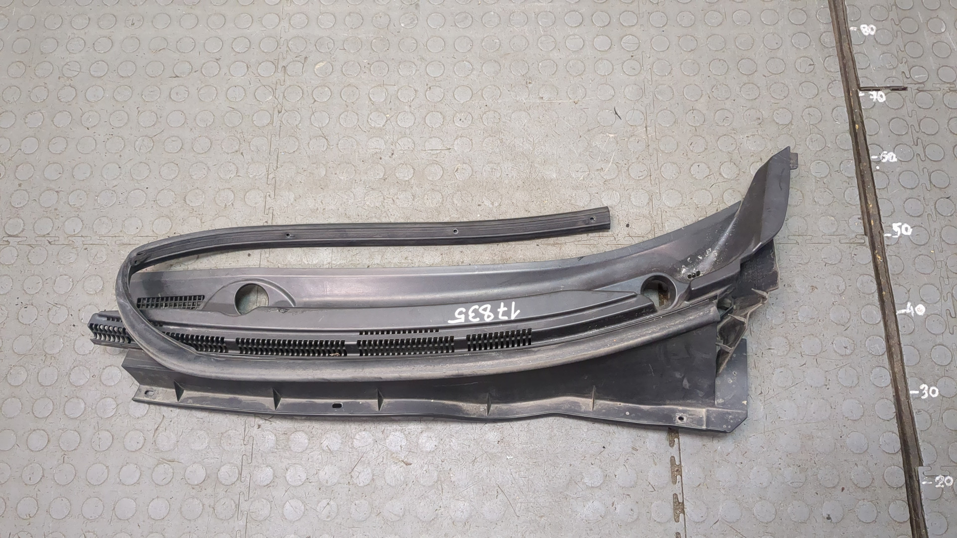 Решетка стеклоочистителей (Жабо)