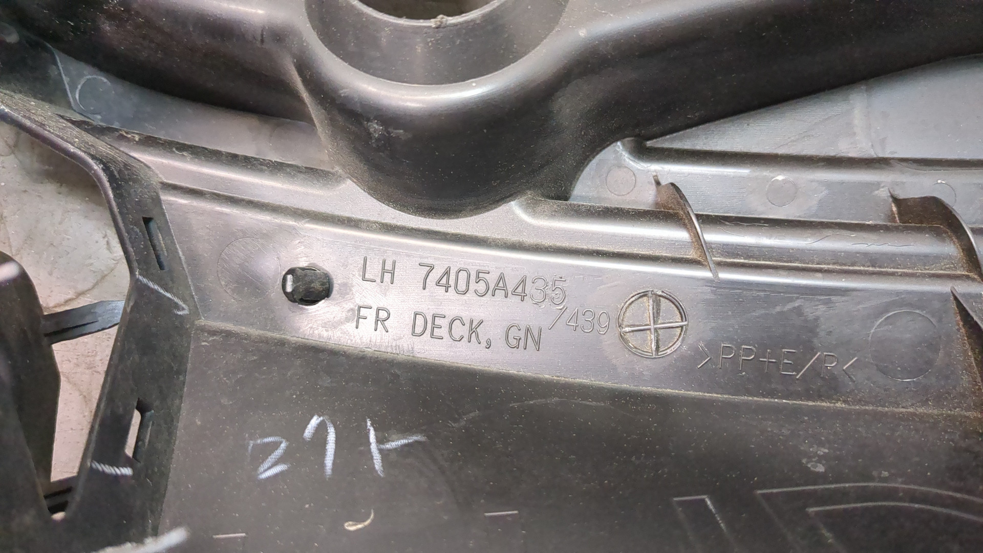 Решетка стеклоочистителей (Жабо)