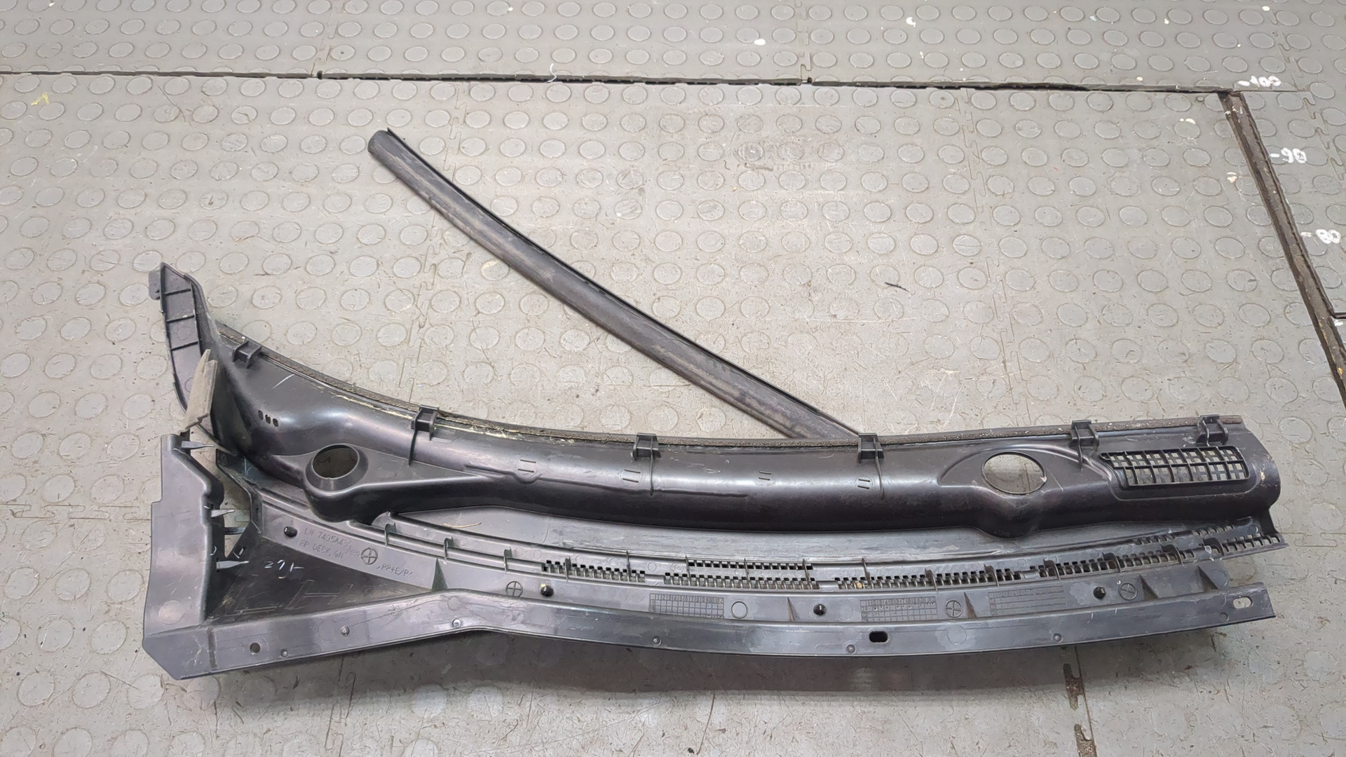 Решетка стеклоочистителей (Жабо)