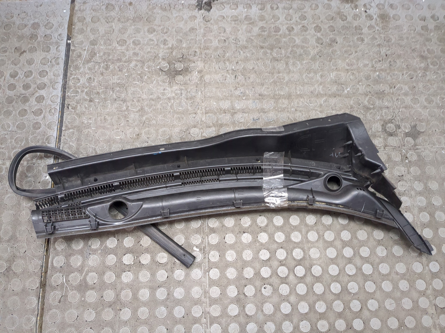 Решетка стеклоочистителей (Жабо)