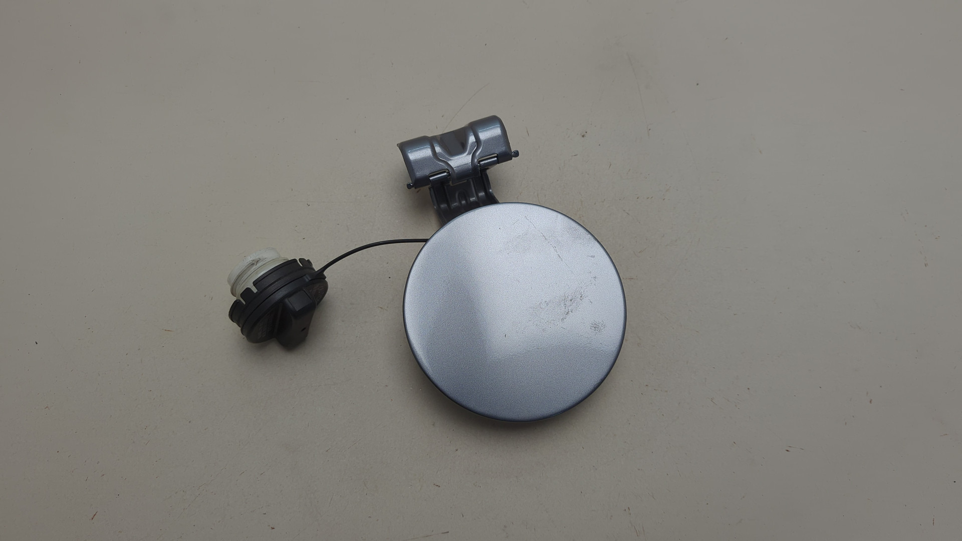 Лючок бензобака