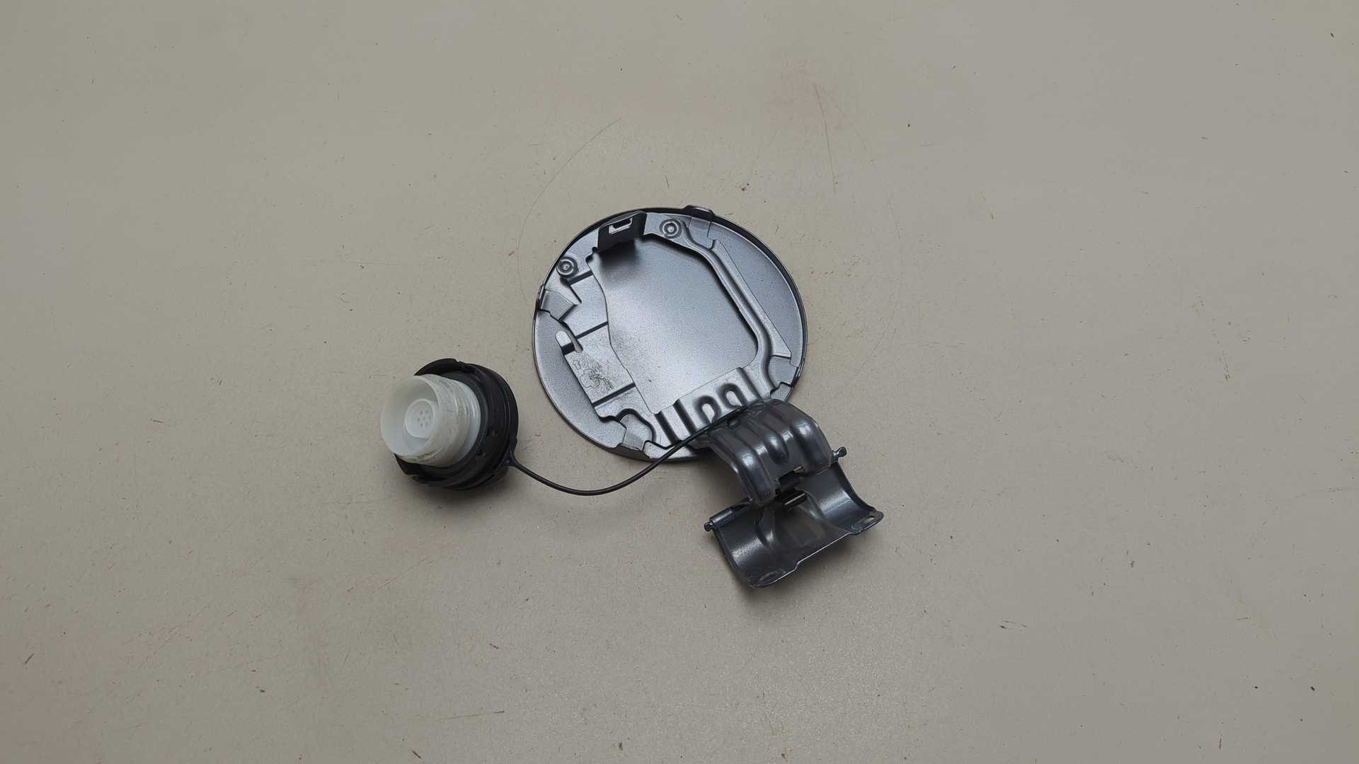 Лючок бензобака