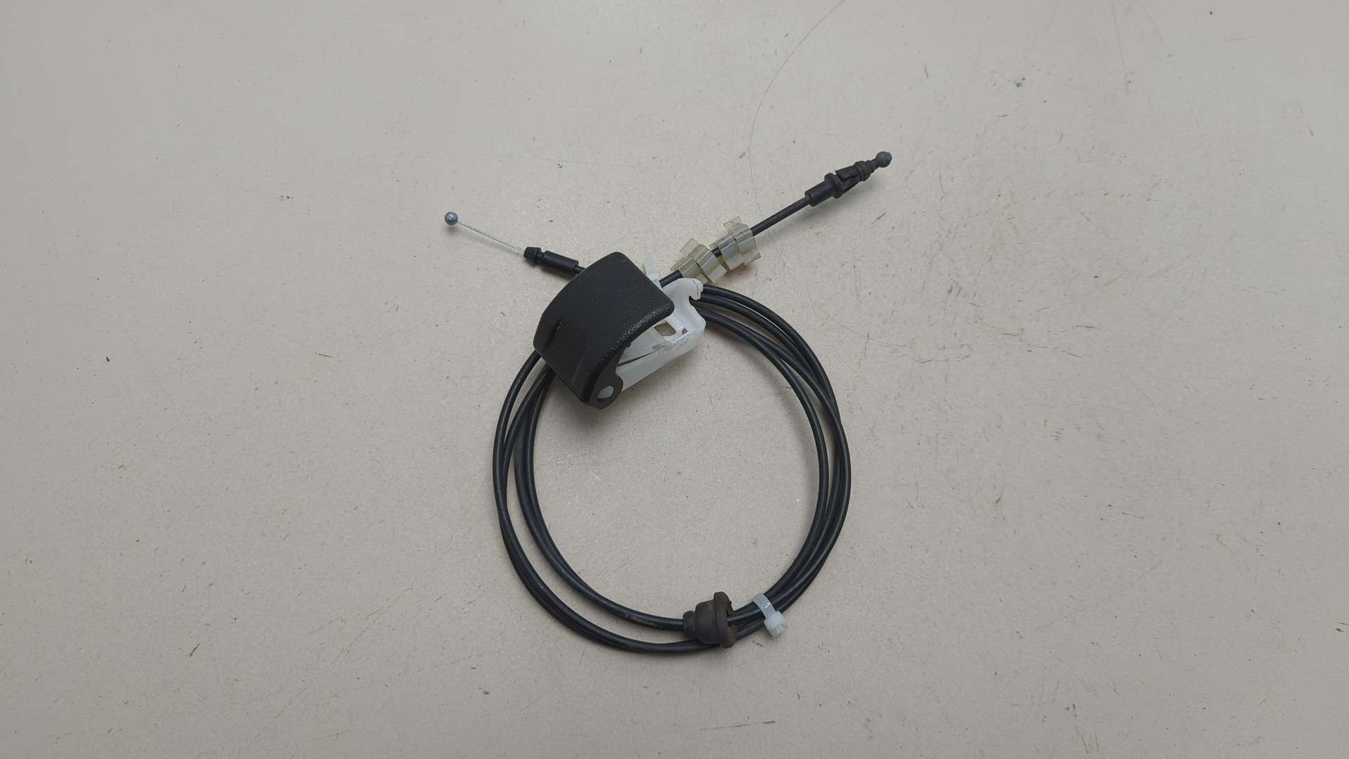 Ручка открывания капота