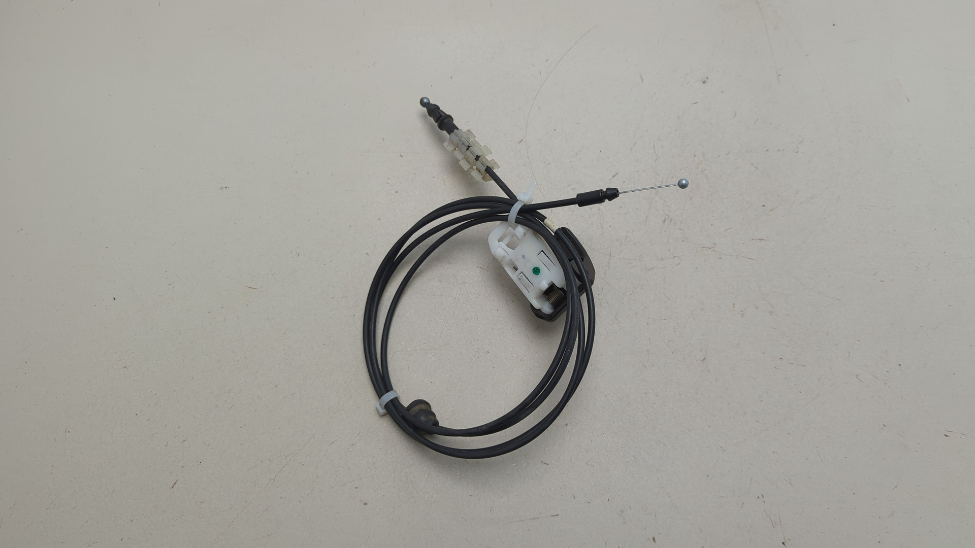 Ручка открывания капота