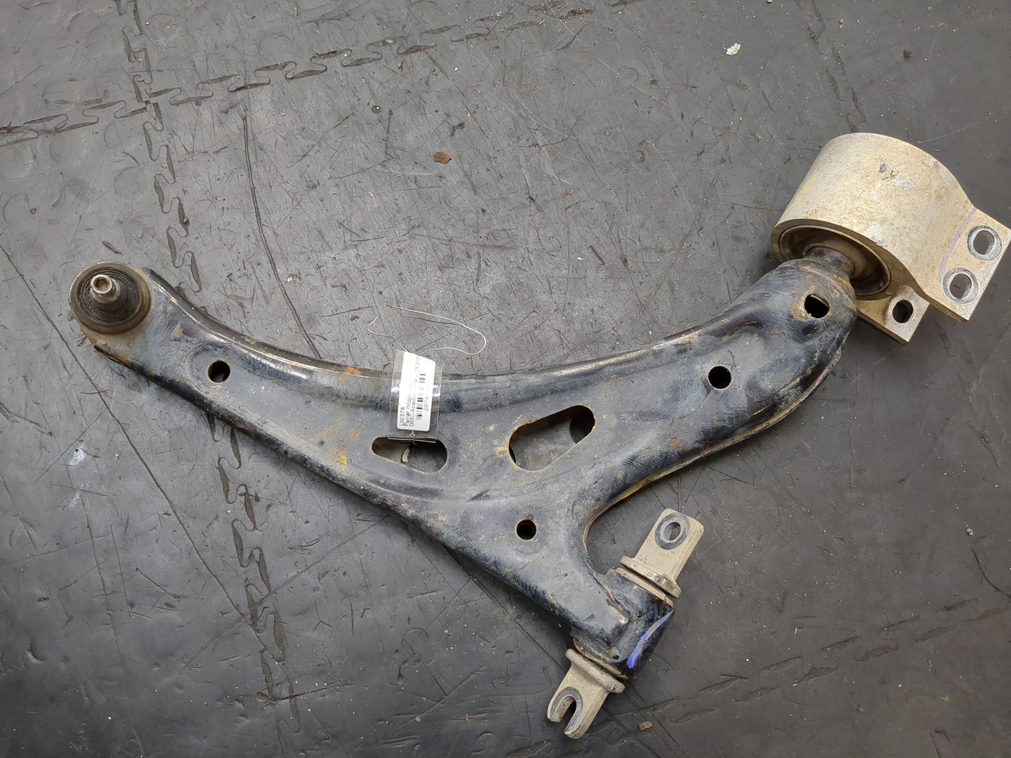 Рычаг передний правый