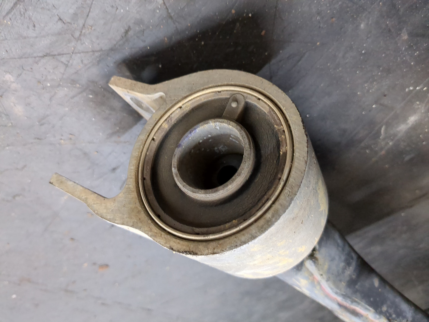 Рычаг передний правый