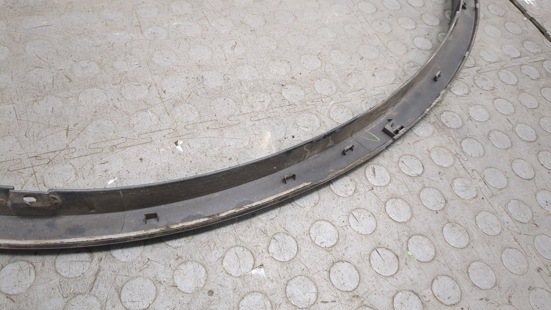 Молдинг заднего крыла правого