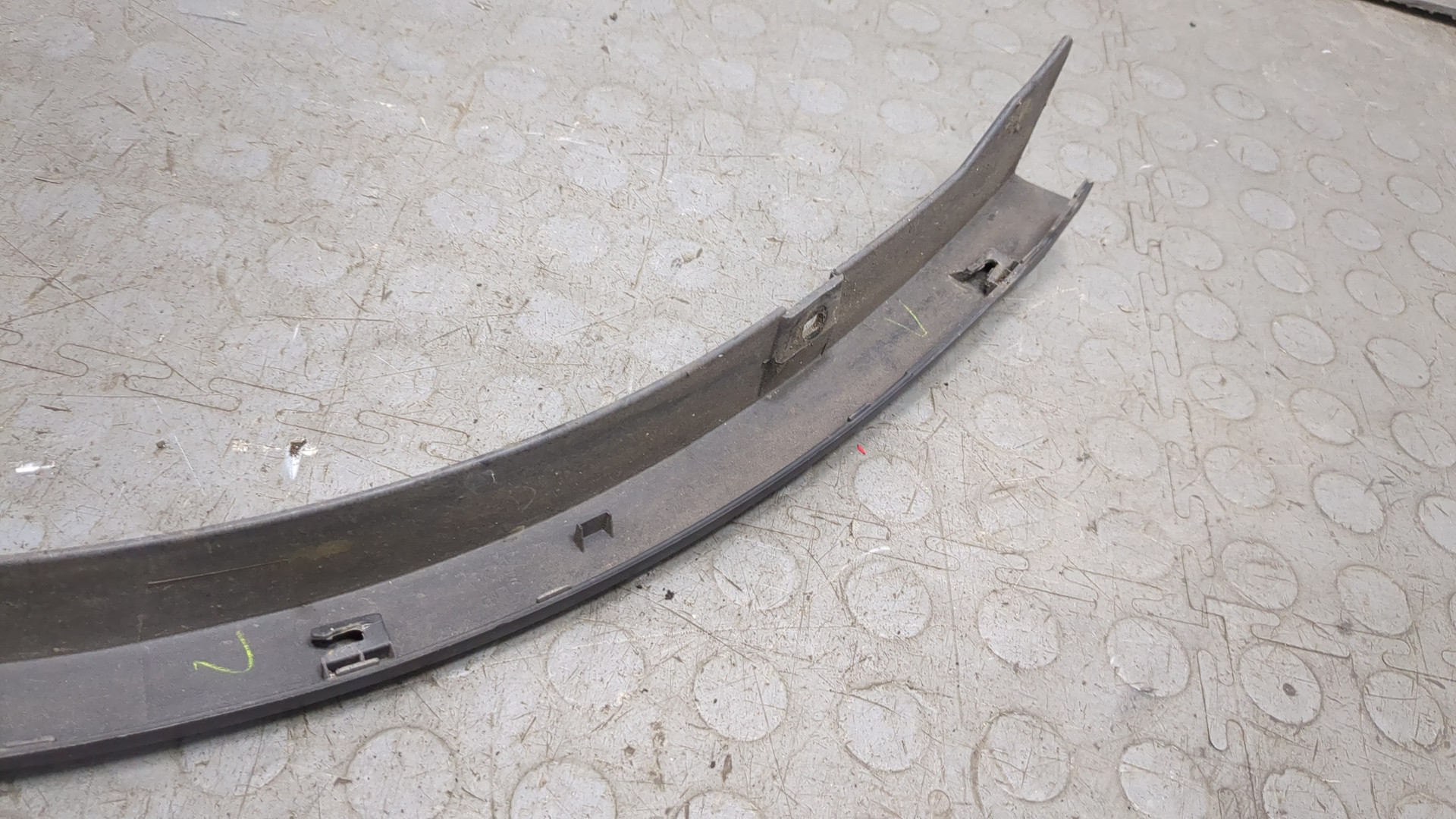 Молдинг заднего крыла правого