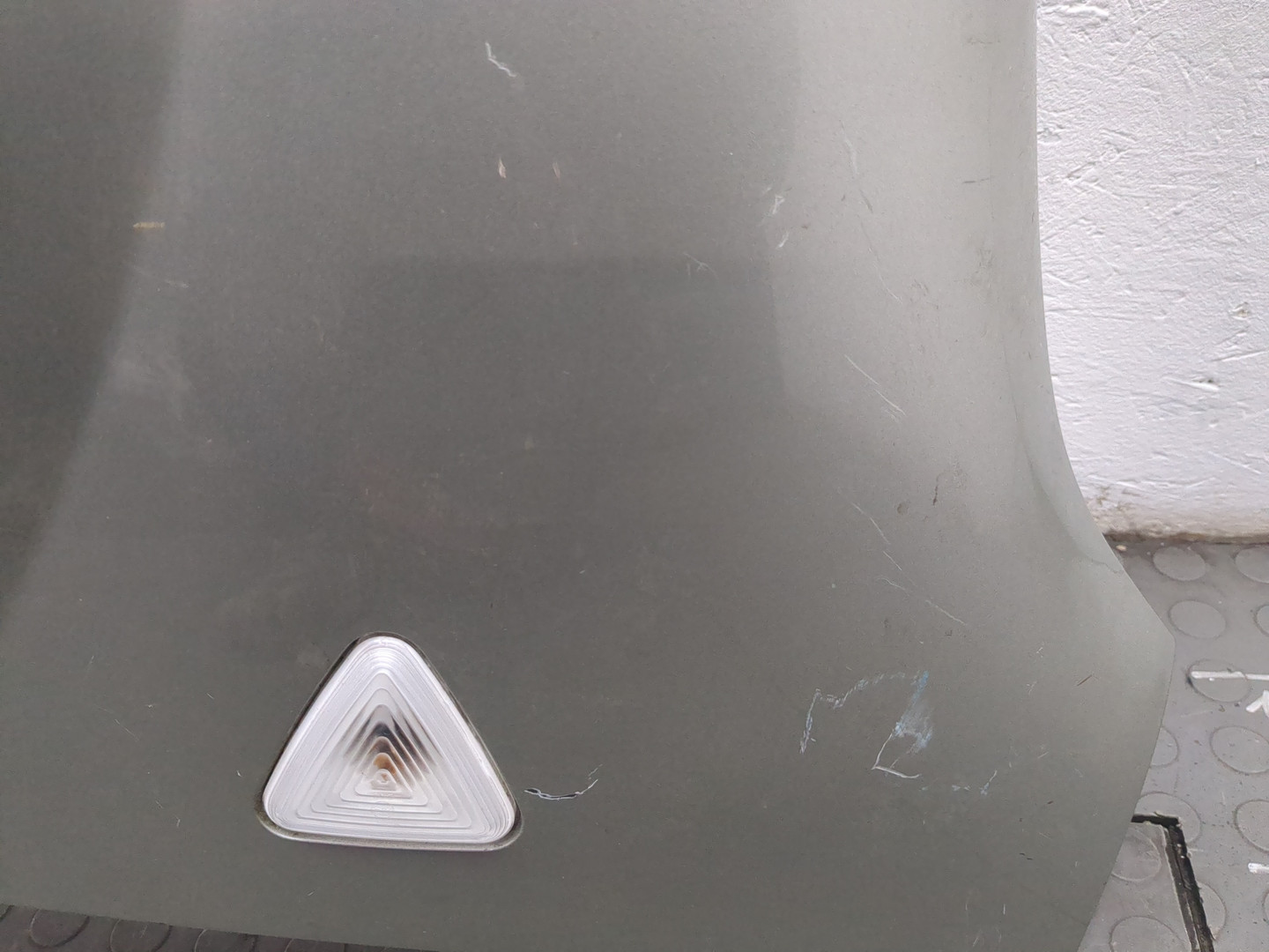 Крыло переднее левое