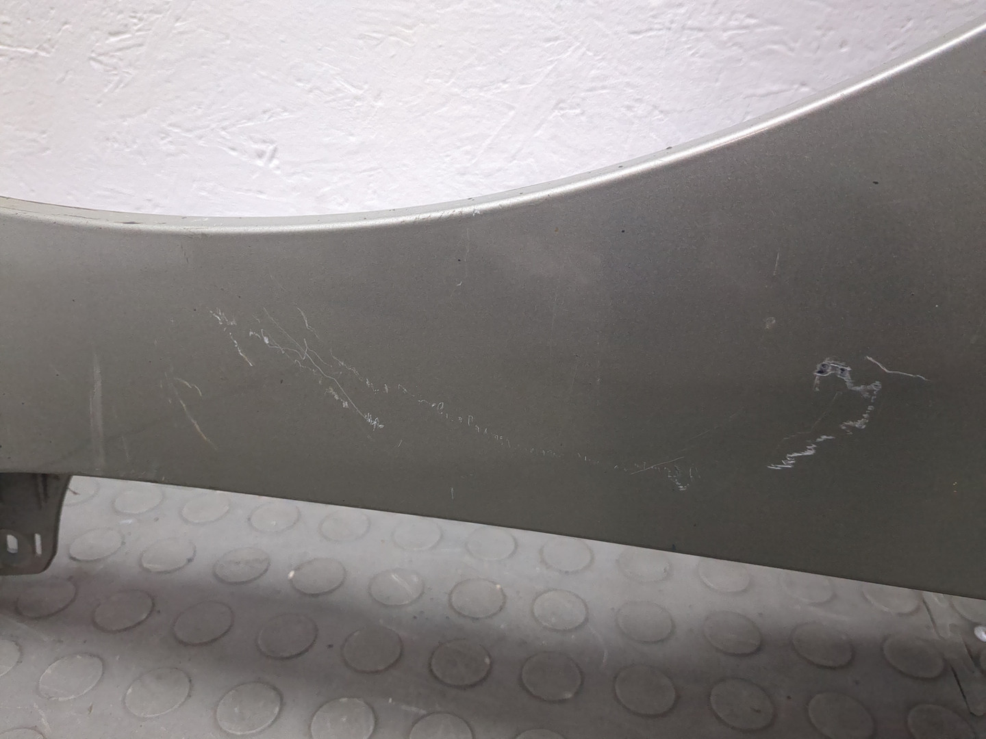 Крыло переднее левое