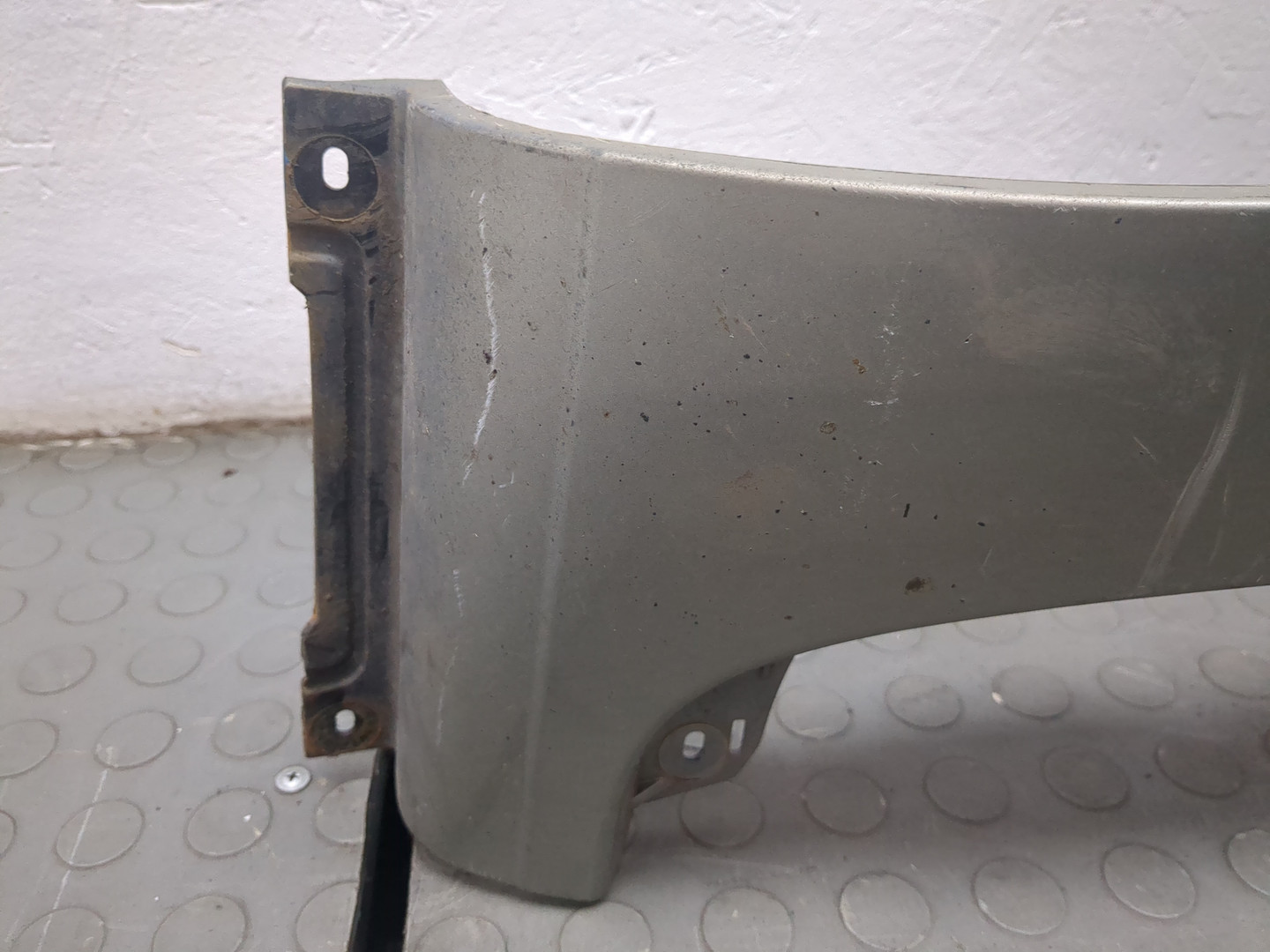 Крыло переднее левое