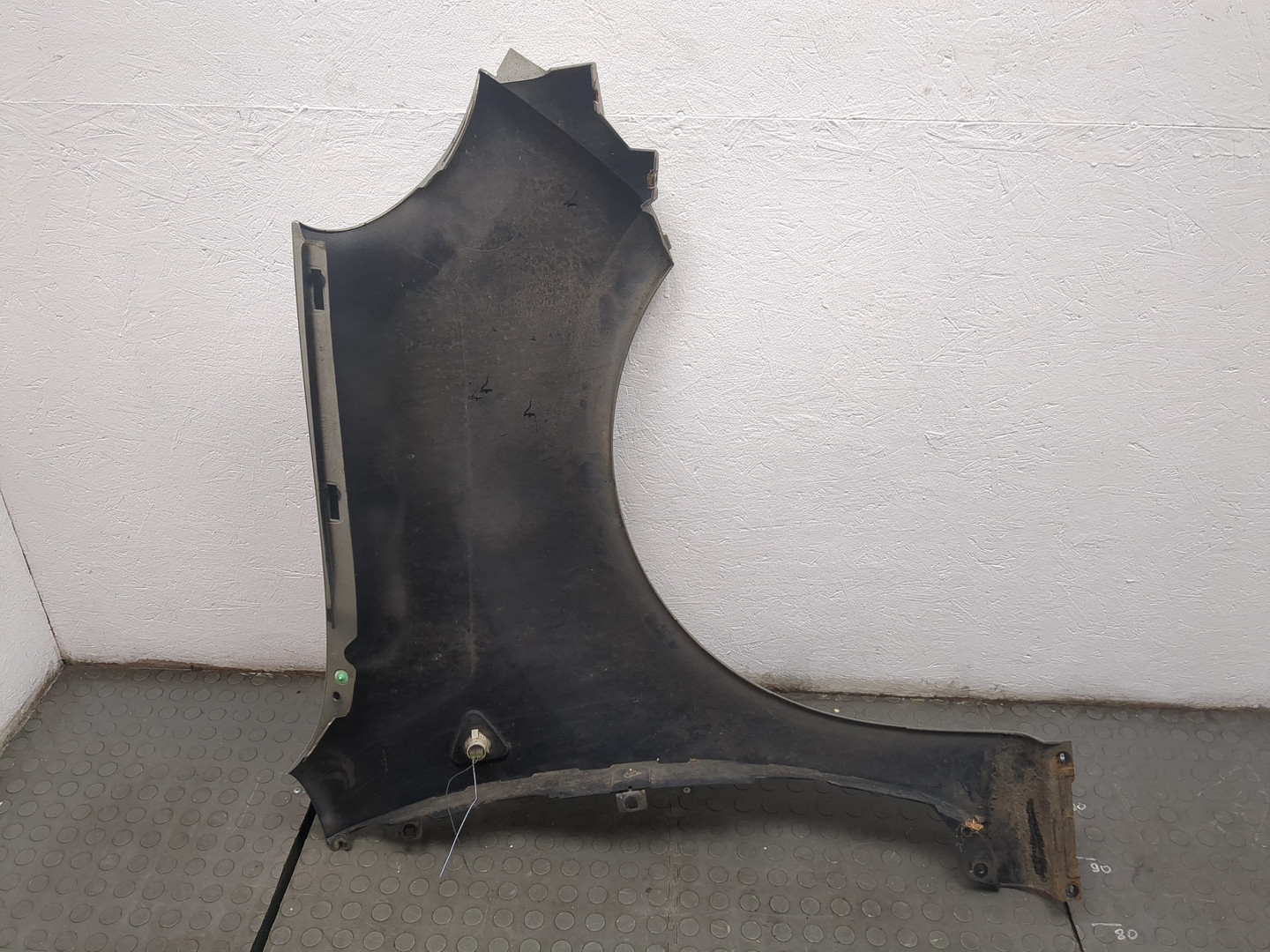 Крыло переднее левое