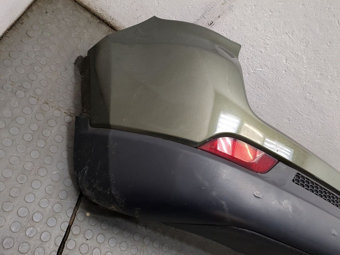 Бампер задний