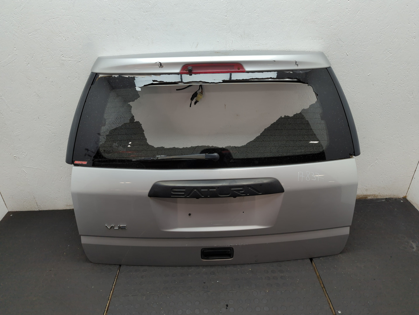 Дверь багажника