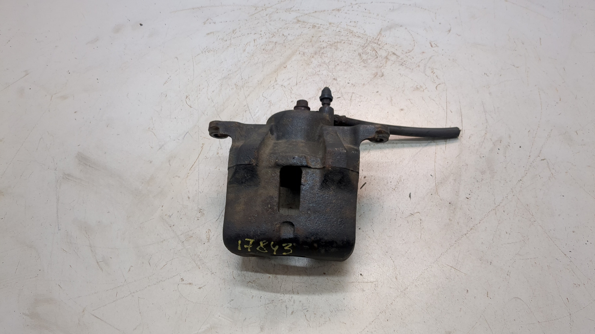 Суппорт передний левый