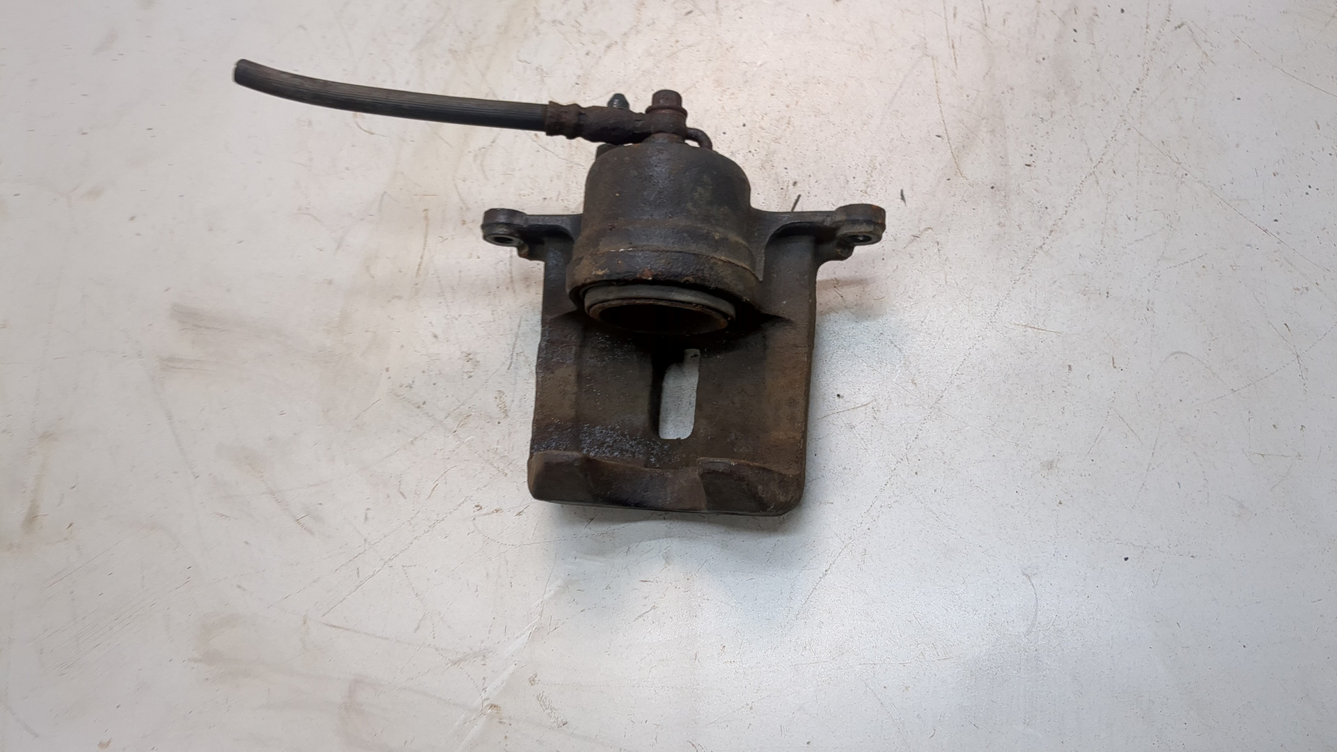 Суппорт передний левый