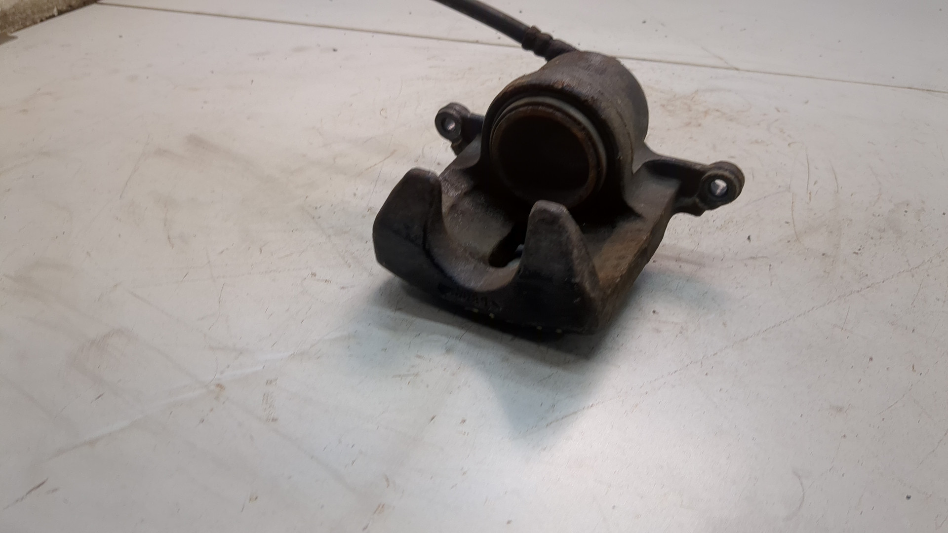 Суппорт передний левый