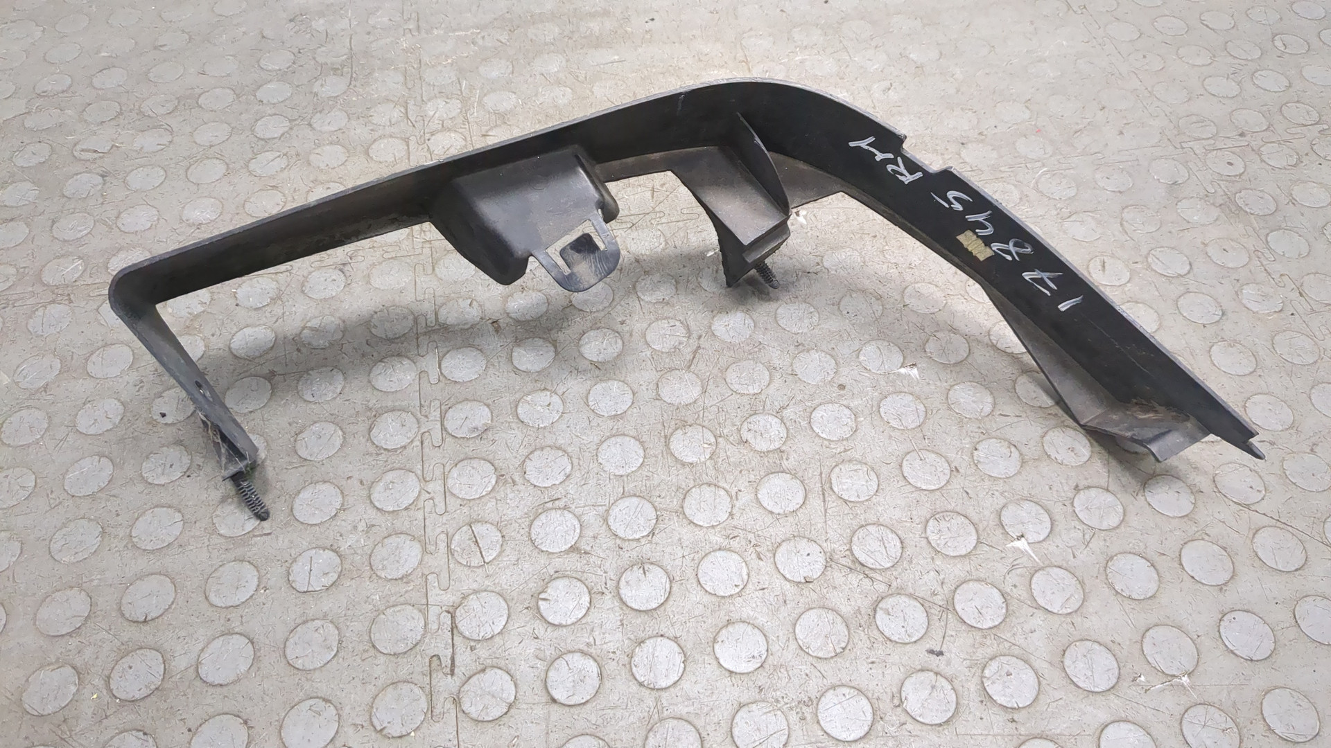 Планка под фару правая