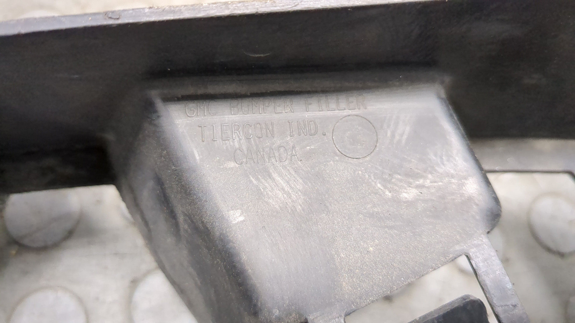 Планка под фару правая