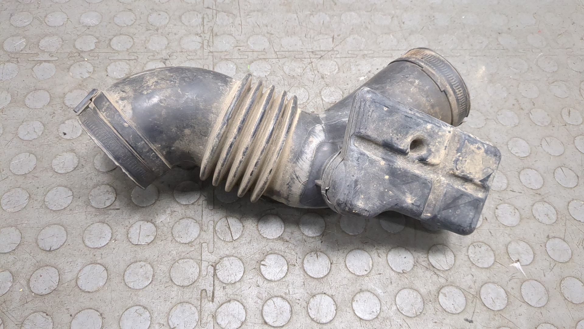 Патрубок воздушного фильтра