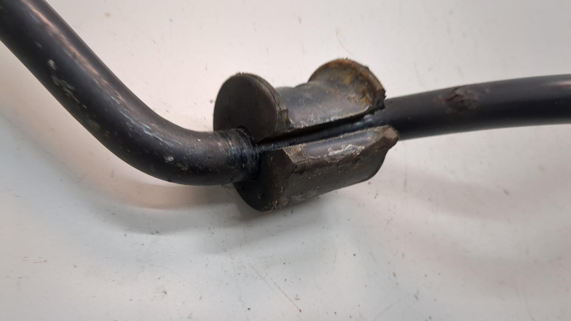 Стабилизатор передний